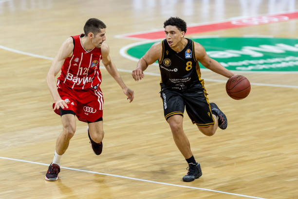 杜兰特28分布克36+7+9 太阳不敌鹈鹕遭遇3连败.